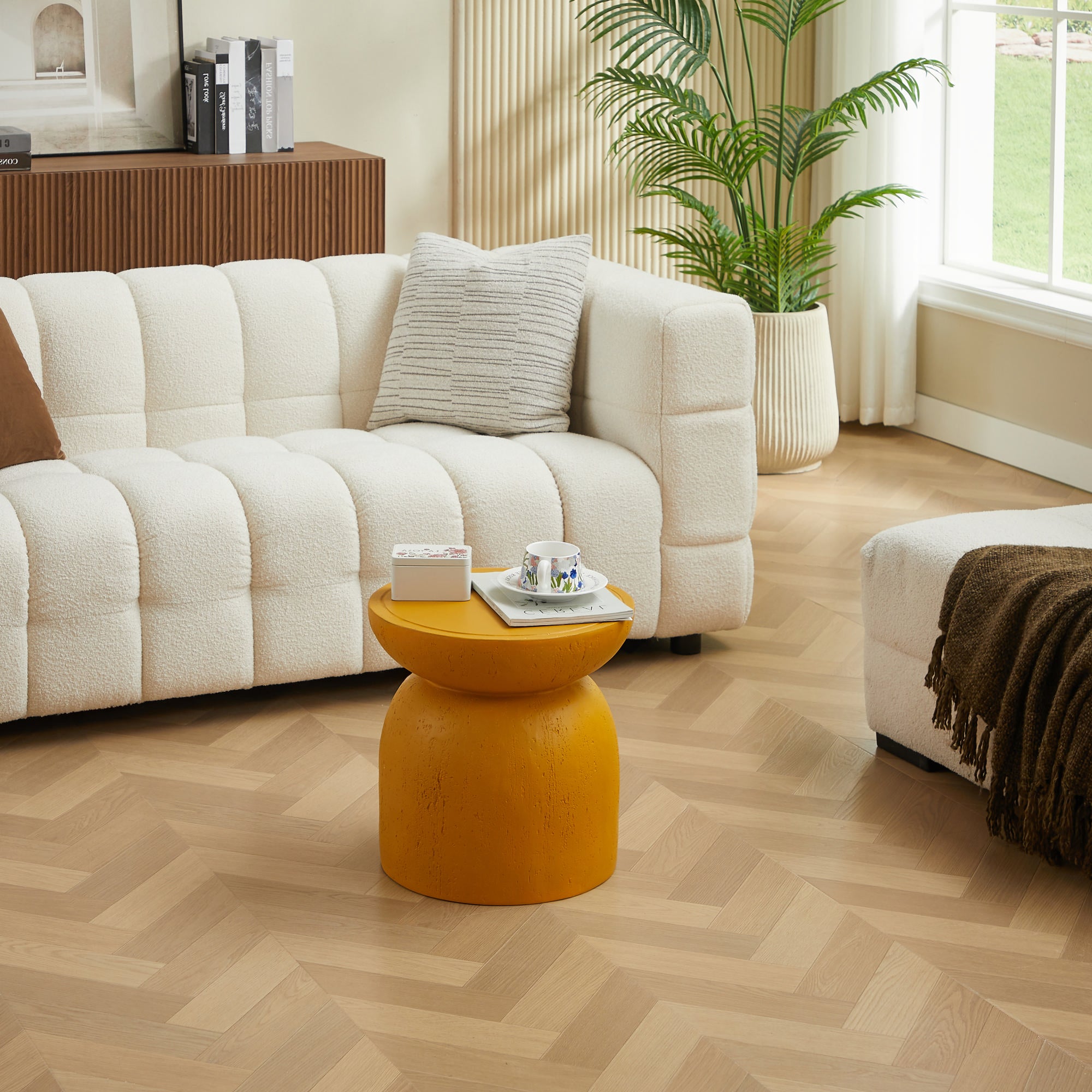 HJORRING – stolik pomocniczy do kanapy, do użytku wewnątrz i na zewnątrz, wykonany z żółtego magnezytu