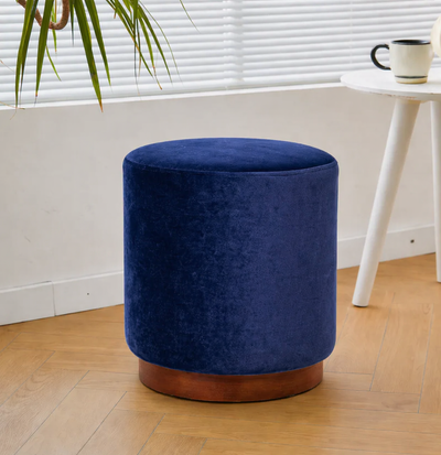 SOKA - Pouf in velluto blu con base in legno