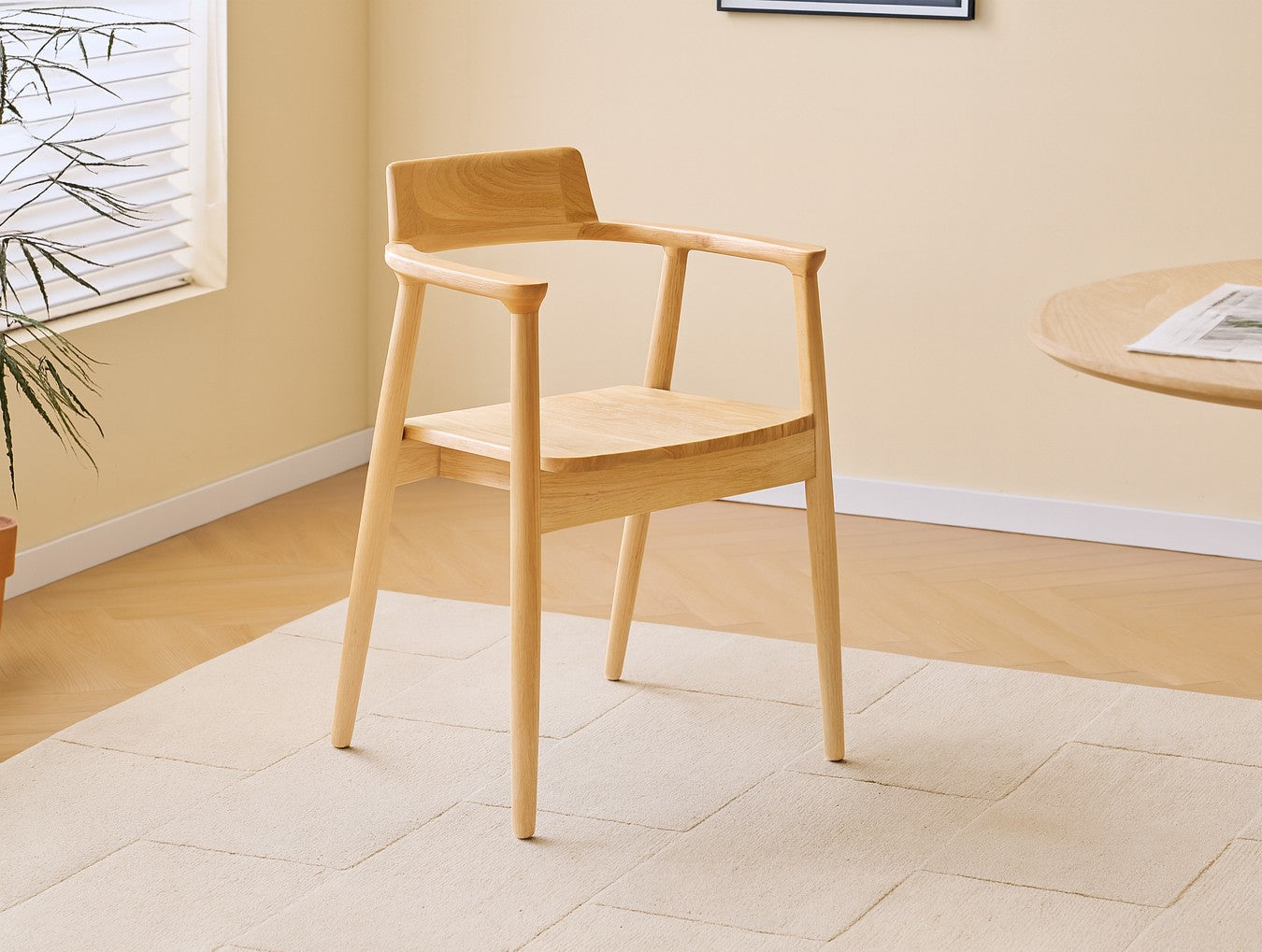 CORDOBA – Zestaw 2 krzeseł z litego drewna z podłokietnikami w kolorze naturalnym