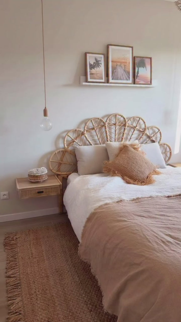 PITEA - Wall-mounted bedside table in wood and natural rattan – Nordlys